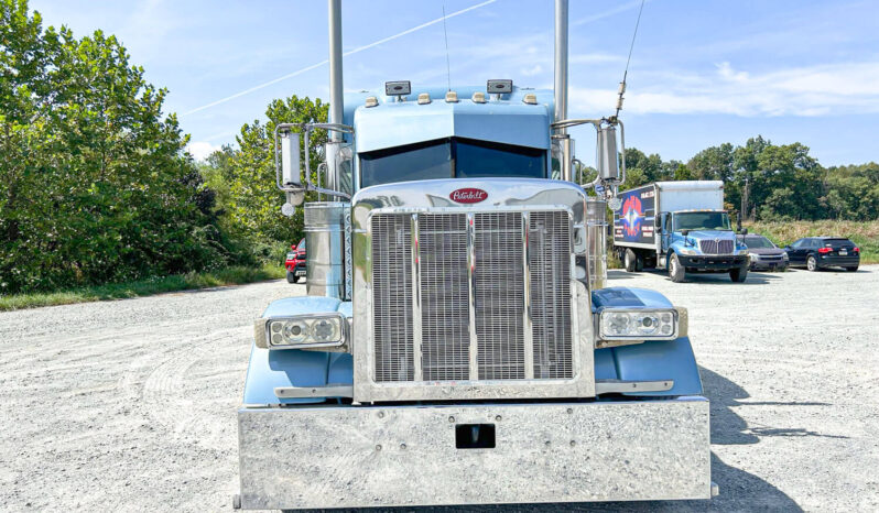 2006 PETERBILT 379 W/70″ SLEEPER full