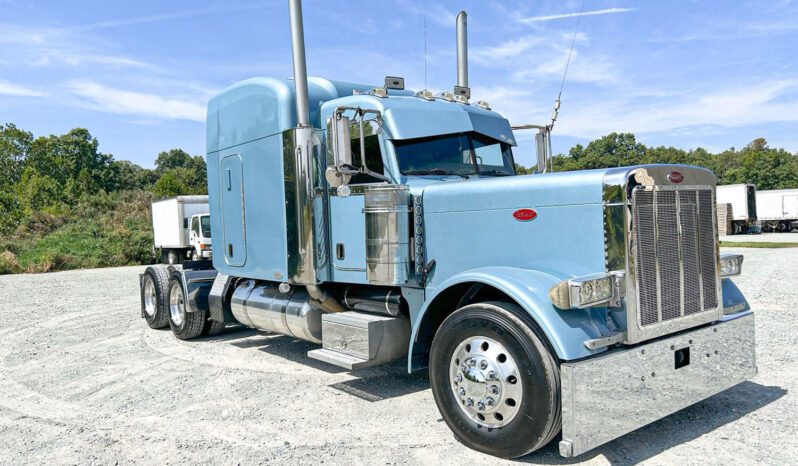 2006 PETERBILT 379 W/70″ SLEEPER full