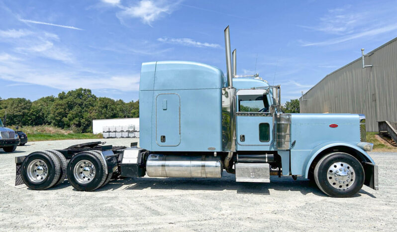 2006 PETERBILT 379 W/70″ SLEEPER full