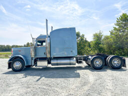 2006 PETERBILT 379 W/70″ SLEEPER full