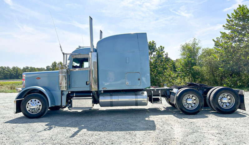2006 PETERBILT 379 W/70″ SLEEPER full