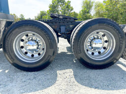 2006 PETERBILT 379 W/70″ SLEEPER full