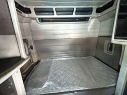 2006 PETERBILT 379 W/70″ SLEEPER full