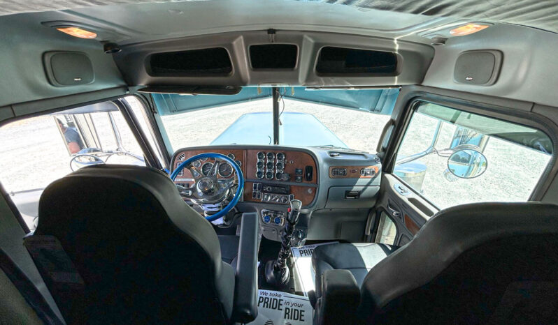 2006 PETERBILT 379 W/70″ SLEEPER full