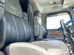 2006 PETERBILT 379 W/70″ SLEEPER full