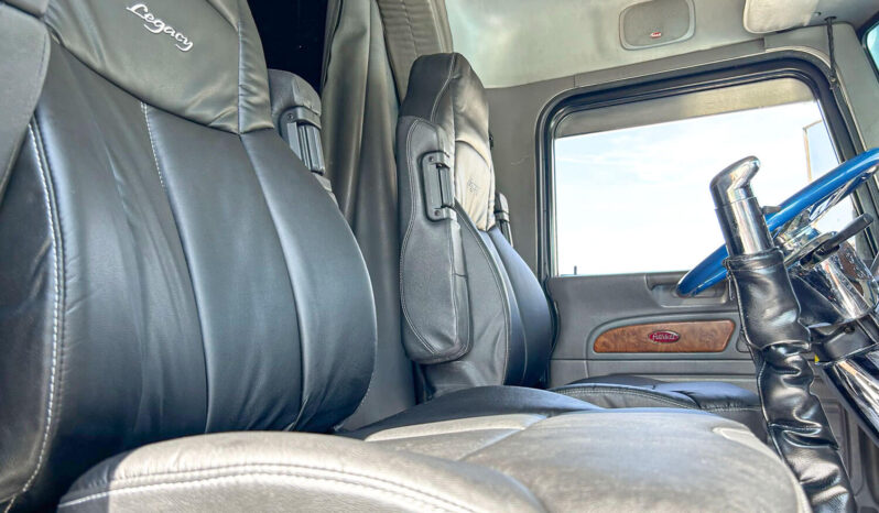 2006 PETERBILT 379 W/70″ SLEEPER full