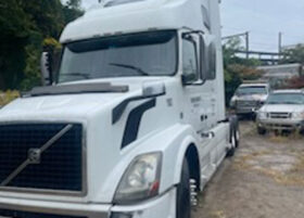 2013 VOLVO VNL860 W/72″ SLEEPER