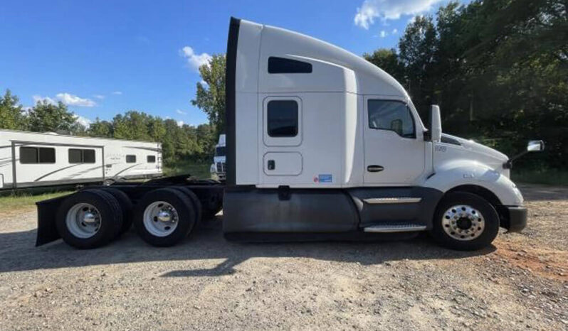 2020 KENWORTH T680 W/76″ SLEEPER full