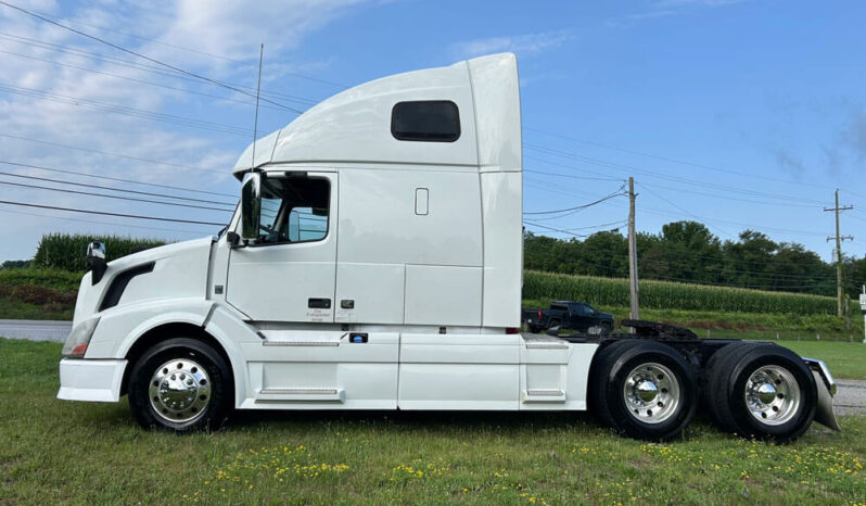 2013 VOLVO VNL860 W/ 70K MILES ON CERTIFIED OVERHAUL full