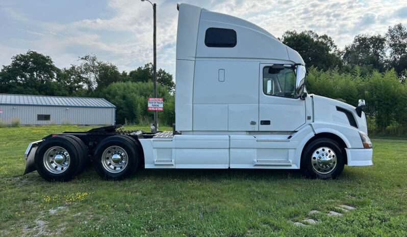 2013 VOLVO VNL860 W/ 70K MILES ON CERTIFIED OVERHAUL full