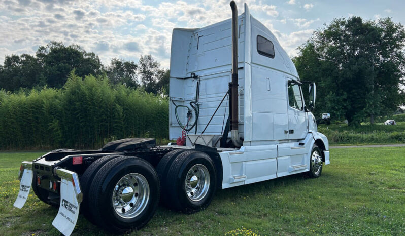 2013 VOLVO VNL860 W/ 70K MILES ON CERTIFIED OVERHAUL full