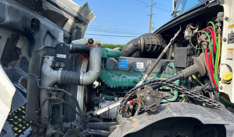 2013 VOLVO VNL860 W/ 70K MILES ON CERTIFIED OVERHAUL full