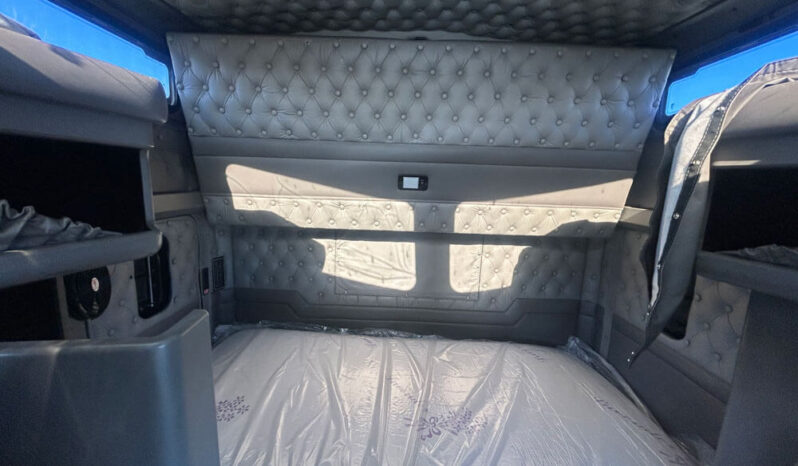 2006 KENWORTH T600 W/64K MILES ON CERTIFIED OVERHAUL full