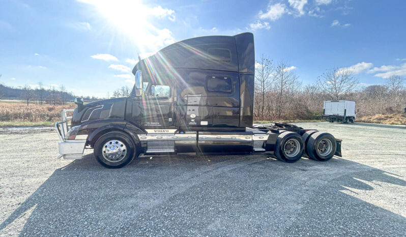 2017 VOLVO VNL780 w/ 77” DBL BUNK,ONLY 107K MILES ON RECON CUMMINS ENGINE full