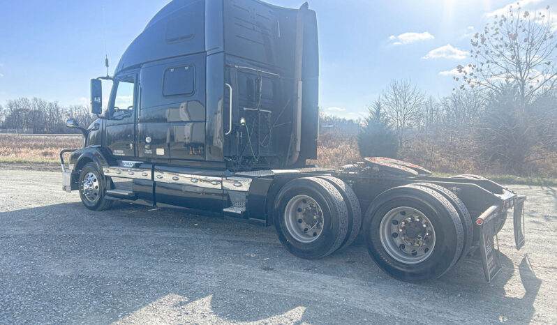 2017 VOLVO VNL780 w/ 77” DBL BUNK,ONLY 107K MILES ON RECON CUMMINS ENGINE full