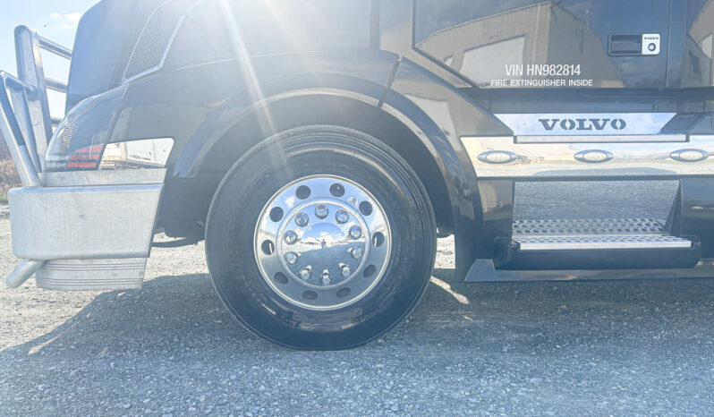 2017 VOLVO VNL780 w/ 77” DBL BUNK,ONLY 107K MILES ON RECON CUMMINS ENGINE full