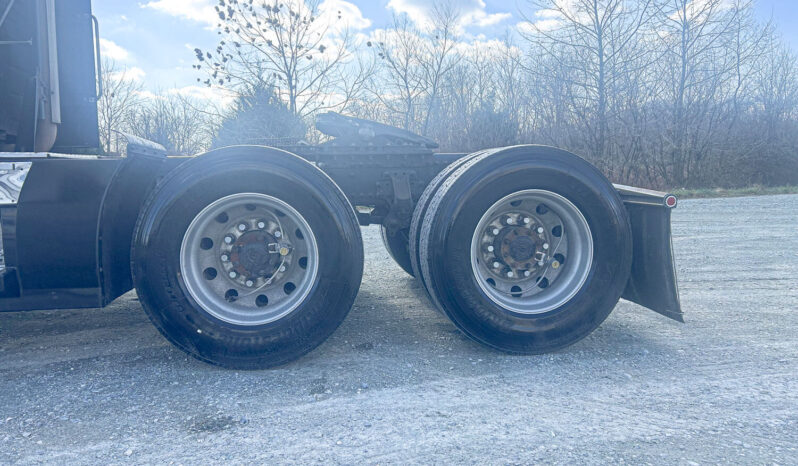 2017 VOLVO VNL780 w/ 77” DBL BUNK,ONLY 107K MILES ON RECON CUMMINS ENGINE full