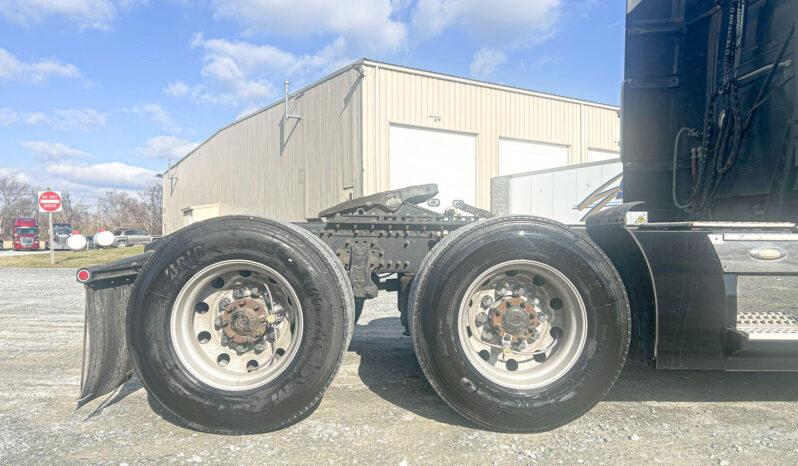 2017 VOLVO VNL780 w/ 77” DBL BUNK,ONLY 107K MILES ON RECON CUMMINS ENGINE full