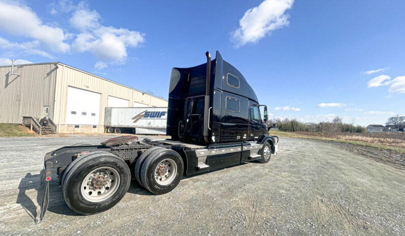 2017 VOLVO VNL780 w/ 77” DBL BUNK,ONLY 107K MILES ON RECON CUMMINS ENGINE full