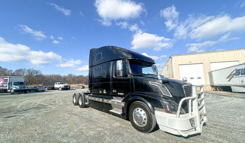 2017 VOLVO VNL780 w/ 77” DBL BUNK,ONLY 107K MILES ON RECON CUMMINS ENGINE full