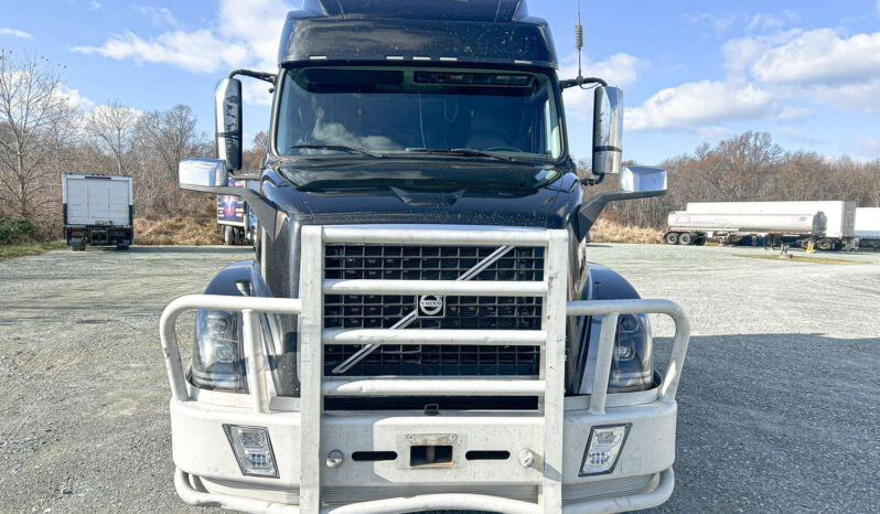 2017 VOLVO VNL780 w/ 77” DBL BUNK,ONLY 107K MILES ON RECON CUMMINS ENGINE full