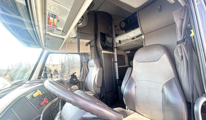 2017 VOLVO VNL780 w/ 77” DBL BUNK,ONLY 107K MILES ON RECON CUMMINS ENGINE full