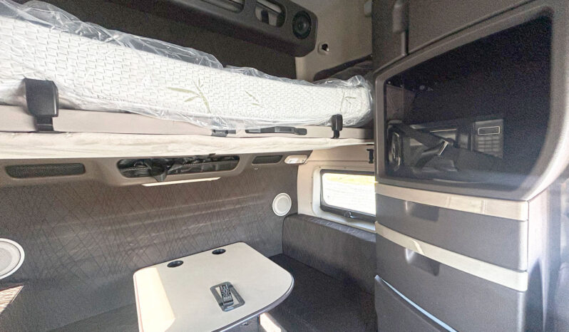 2017 VOLVO VNL780 w/ 77” DBL BUNK,ONLY 107K MILES ON RECON CUMMINS ENGINE full