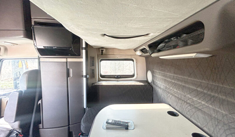 2017 VOLVO VNL780 w/ 77” DBL BUNK,ONLY 107K MILES ON RECON CUMMINS ENGINE full