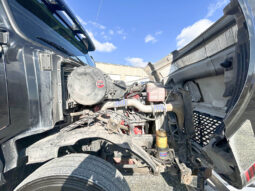 2017 VOLVO VNL780 w/ 77” DBL BUNK,ONLY 107K MILES ON RECON CUMMINS ENGINE full