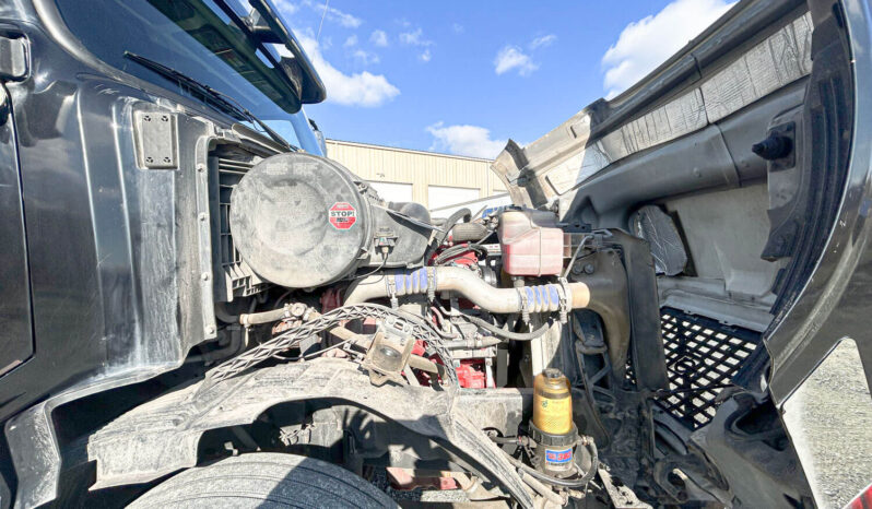 2017 VOLVO VNL780 w/ 77” DBL BUNK,ONLY 107K MILES ON RECON CUMMINS ENGINE full