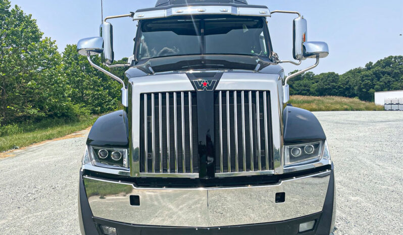 2018 WESTERN STAR 5700EX WITH 82″ RAISED ROOF STRATOSPHERE SLEEPER full