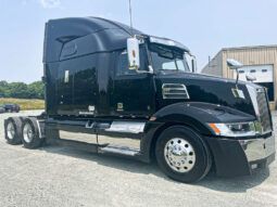 2018 WESTERN STAR 5700EX WITH 82″ RAISED ROOF STRATOSPHERE SLEEPER full