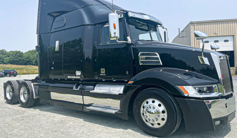 2018 WESTERN STAR 5700EX WITH 82″ RAISED ROOF STRATOSPHERE SLEEPER full
