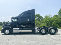 2018 WESTERN STAR 5700EX WITH 82″ RAISED ROOF STRATOSPHERE SLEEPER full