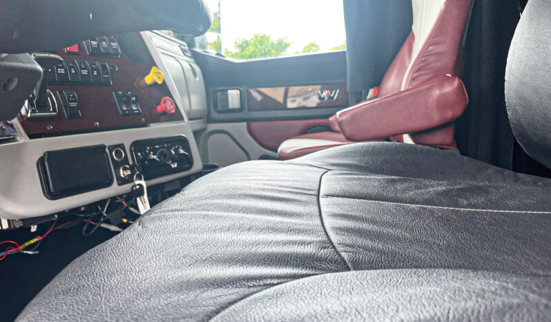 2018 WESTERN STAR 5700EX WITH 82″ RAISED ROOF STRATOSPHERE SLEEPER full