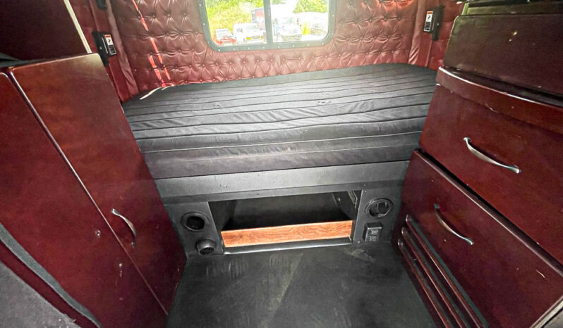 2018 WESTERN STAR 5700EX WITH 82″ RAISED ROOF STRATOSPHERE SLEEPER full