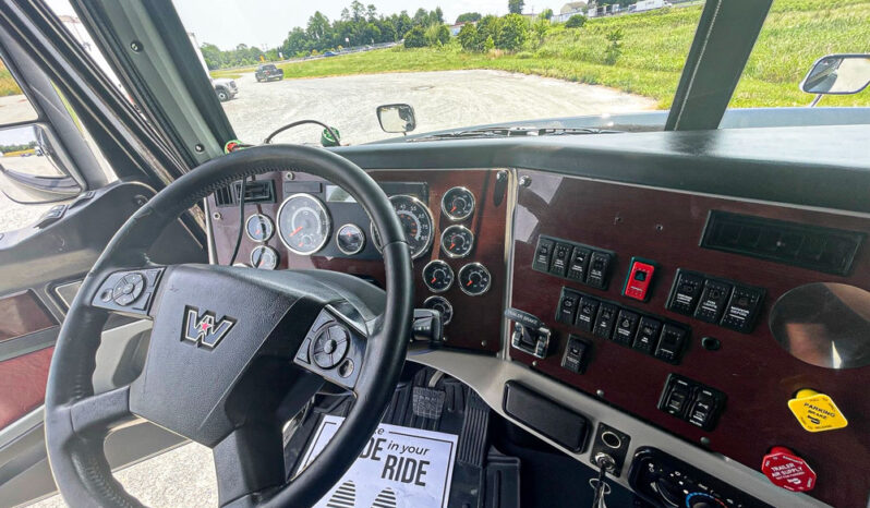 2018 WESTERN STAR 5700EX WITH 82″ RAISED ROOF STRATOSPHERE SLEEPER full
