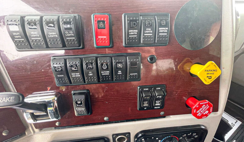 2018 WESTERN STAR 5700EX WITH 82″ RAISED ROOF STRATOSPHERE SLEEPER full