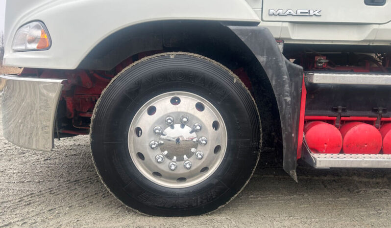2015 MACK CXU613 W/ONLY 198K MILES full