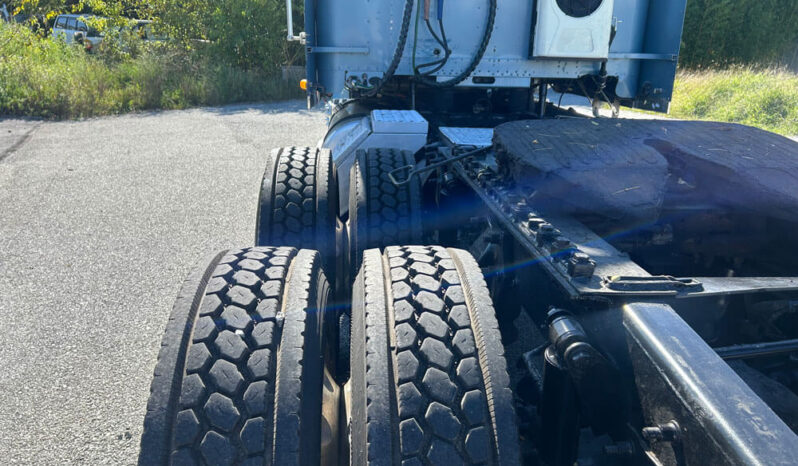 2006 FREIGHTLINER FLD132XL W/43K MILES ON OVERHAUL full