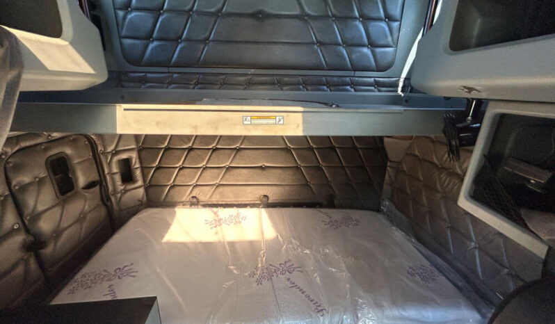 2006 FREIGHTLINER FLD132XL W/43K MILES ON OVERHAUL full
