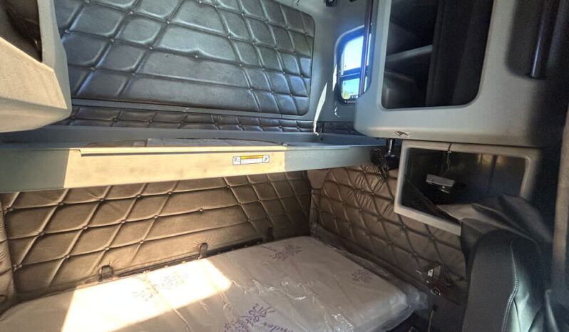 2006 FREIGHTLINER FLD132XL W/43K MILES ON OVERHAUL full