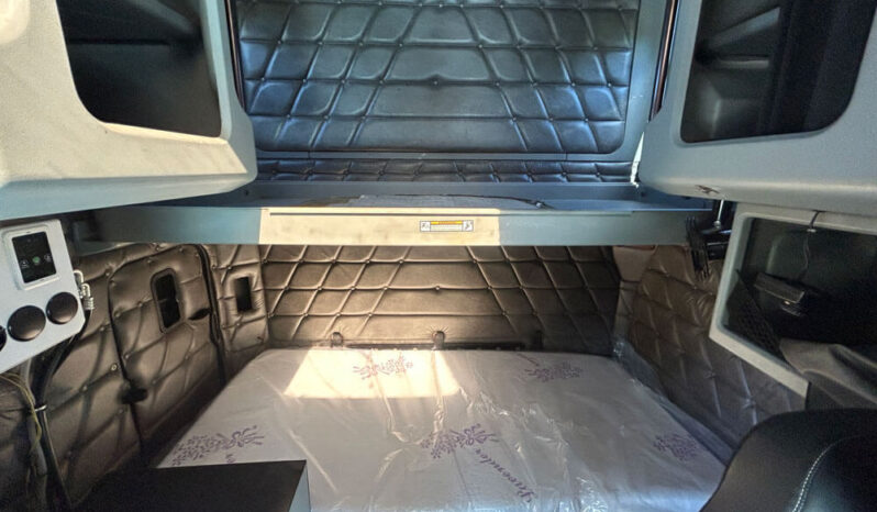 2006 FREIGHTLINER FLD132XL W/43K MILES ON OVERHAUL full