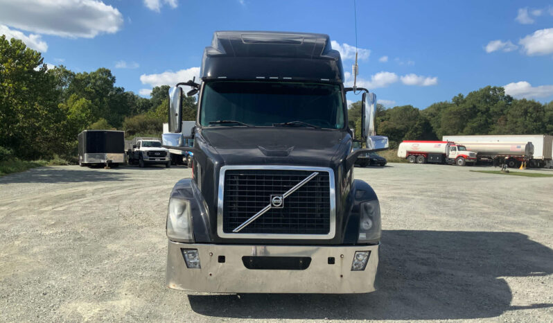 2014 VOLVO VNL780 W/72″ SLEEPER – 38K MILES ON CERTIFIED OVERHAUL full