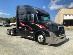 2014 VOLVO VNL780 W/72″ SLEEPER – 38K MILES ON CERTIFIED OVERHAUL full