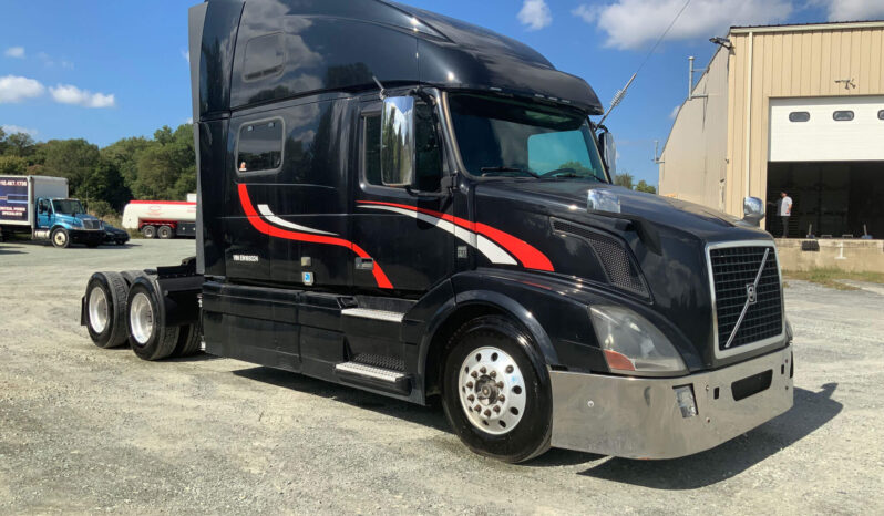 2014 VOLVO VNL780 W/72″ SLEEPER – 38K MILES ON CERTIFIED OVERHAUL full
