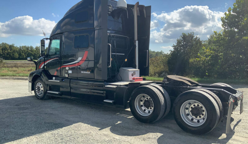 2014 VOLVO VNL780 W/72″ SLEEPER – 38K MILES ON CERTIFIED OVERHAUL full