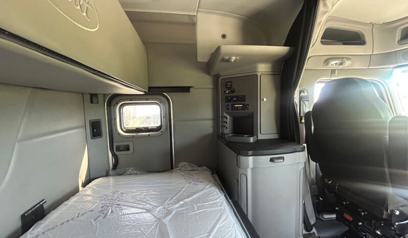 2015 PETERBILT 579 W/149K ON CERTFIED OVERHAUL full