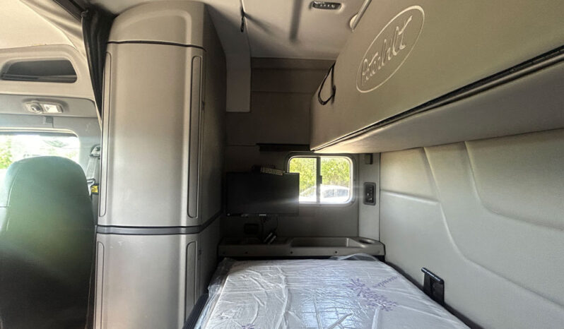 2015 PETERBILT 579 W/149K ON CERTFIED OVERHAUL full