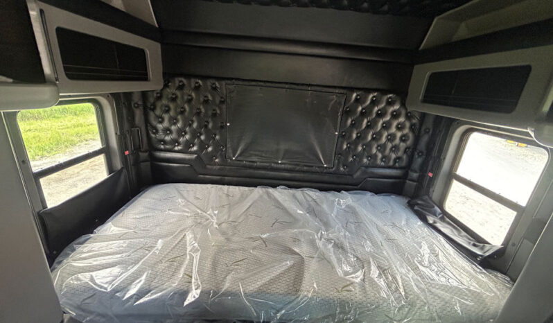 2019 KENWORTH W900L W/68K MILES ON CERTIFIED OVERHAUL full
